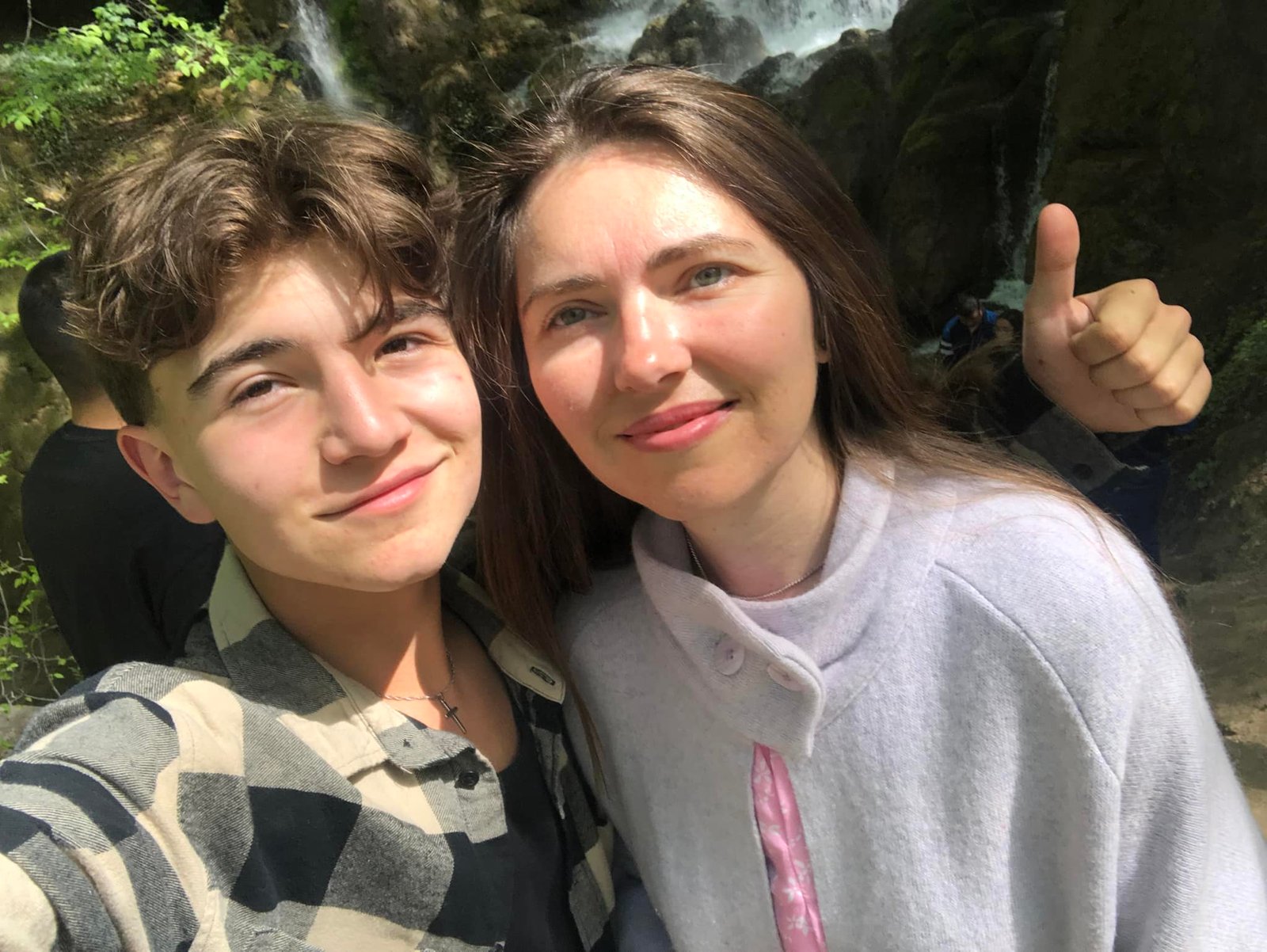 ani pondeva ravnovesie majka i sin